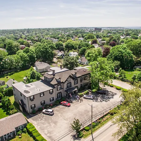The Carriage House Inn Newport-2