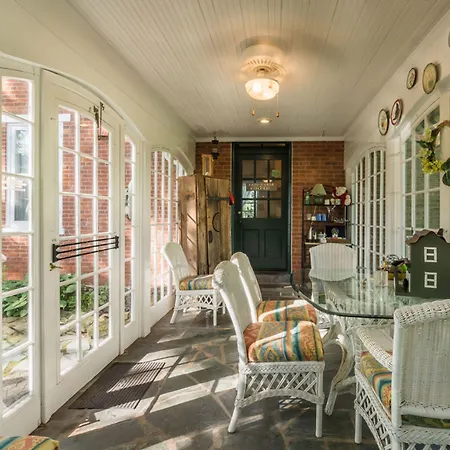 Lightner Farmhouse B&B-3