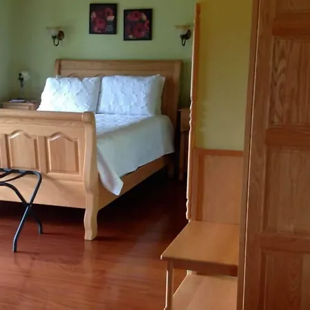 Garden Gate Get-A-Way Bed & Breakfast-3