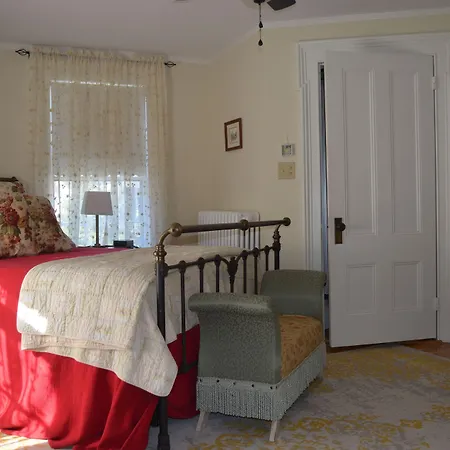Benjamin F. Packard House Bed And Breakfast-3