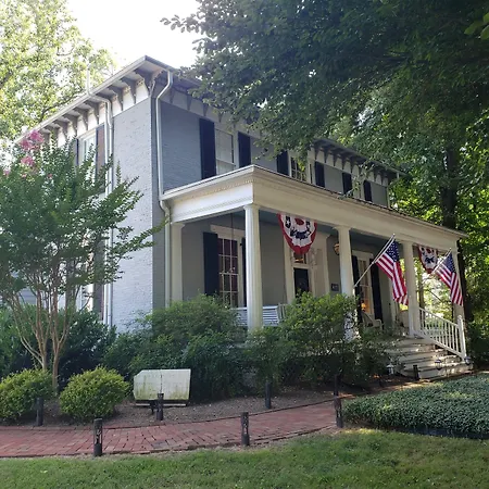The Carriage Inn Bed And Breakfast-3