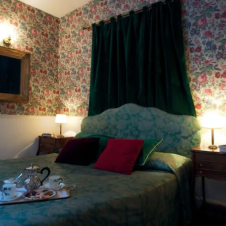 Guest House Arco Dei Tolomei-3