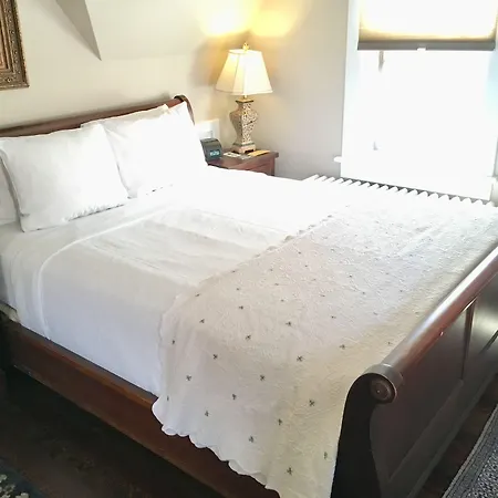Hillbrook Inn & Spa (Adults Only)-3