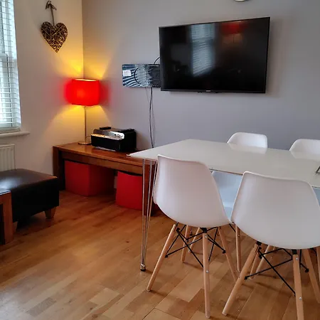 The Bath House Boutique B&B - In-Room Breakfast - Free Parking-3