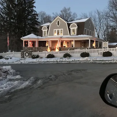 Hilltop House Bed & Breakfast-2
