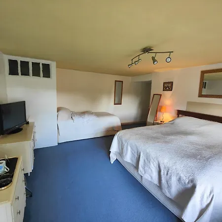Manor Farm Bed & Breakfast-3