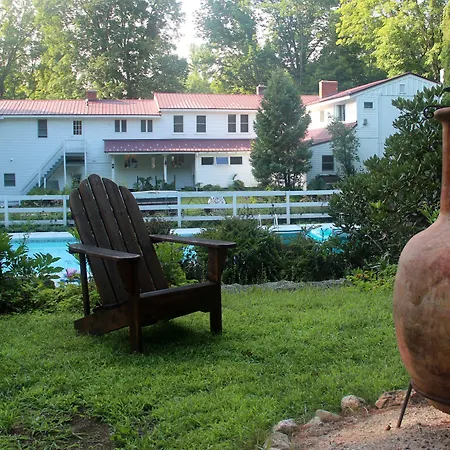 The Buttonwood Inn On Mt. Surprise-2