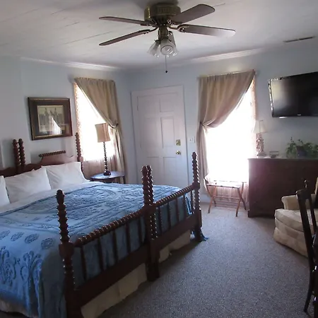 Carrier Houses Bed & Breakfast-2
