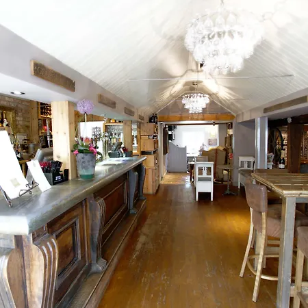 The Crown At Playhatch-3