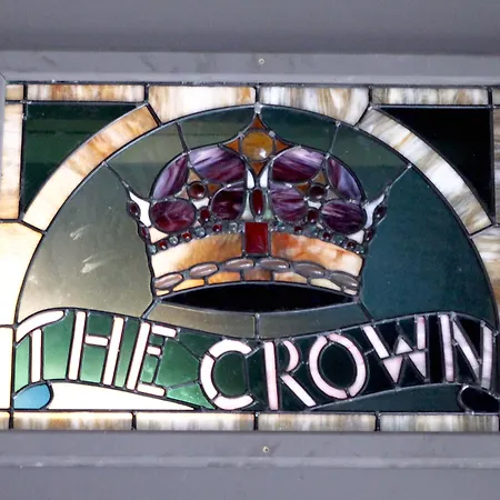 The Crown At Playhatch-2