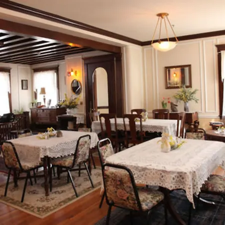 The Decker House Bed & Breakfast-3