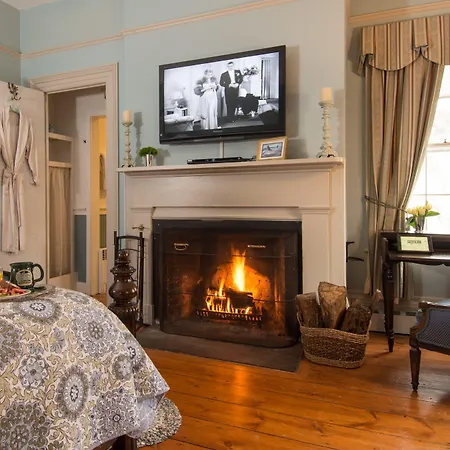 Caldwell House Bed And Breakfast-3