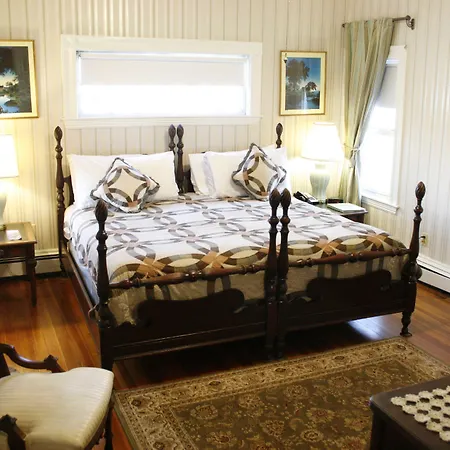 The Coolidge Corner Guest House: A Brookline Bed And Breakfast-3