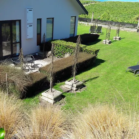 Pine Hill Lodge In Vineyard-3