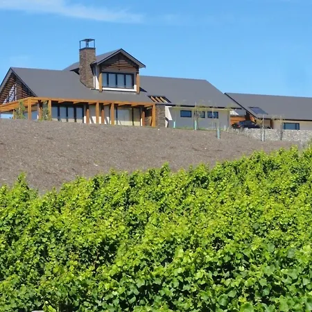 Pine Hill Lodge In Vineyard-2
