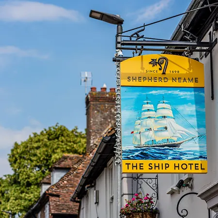 The Ship Hotel-3