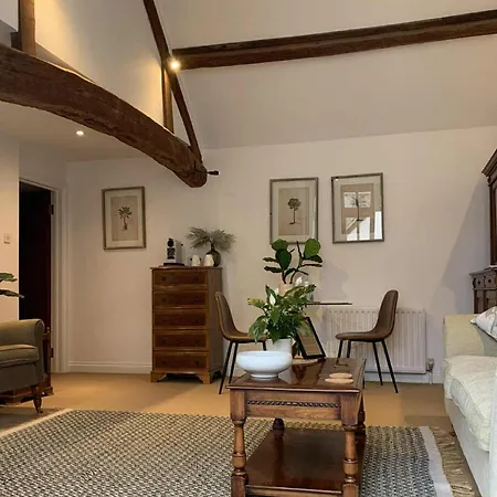 The Byre, At Cradle Barn Offering A King Suite-2