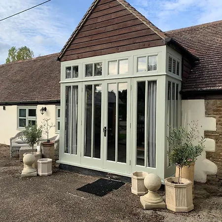 The Byre, At Cradle Barn Offering A King Suite-3