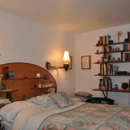 Whalesong Bed And Breakfast-3