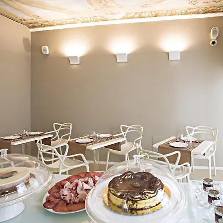 Borgoleoni 18 - Room And Breakfast-3