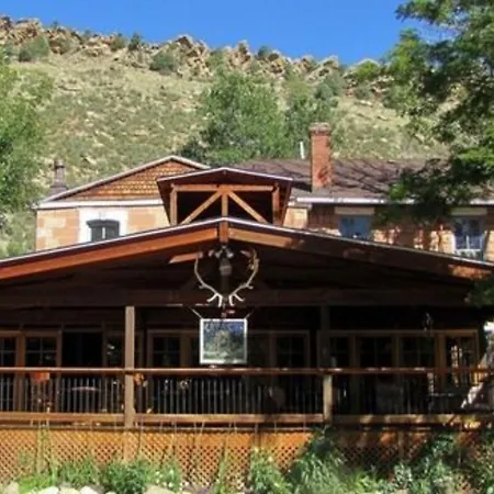 Cliff House Lodge And Hot Tub Cottages-3