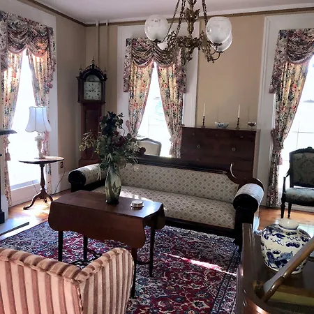 Oakcliff Bed And Breakfast-3