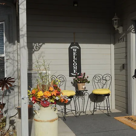 Castle Creek Bed And Breakfast-2
