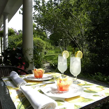 Candleberry Inn On Cape Cod-2