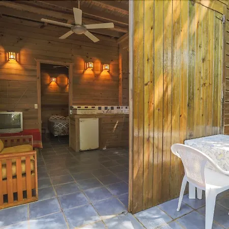 Roatan Bed & Breakfast Apartments-3