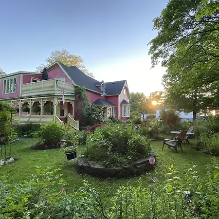 Chambers Guesthouse B&B-2