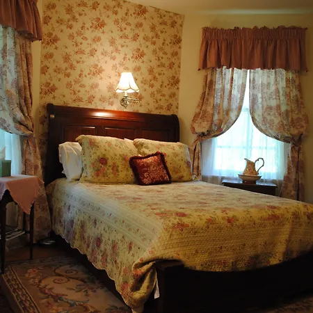 Inn On Poplar Hill-3