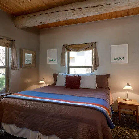 Mariposa Lodge Bed And Breakfast-2