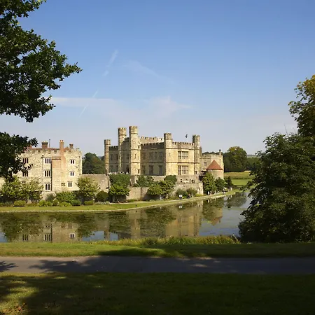 Leeds Castle Stable Courtyard Bed And Breakfast-3