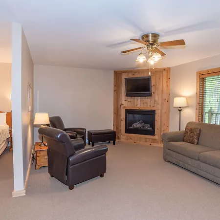 Village Green Lodge-2