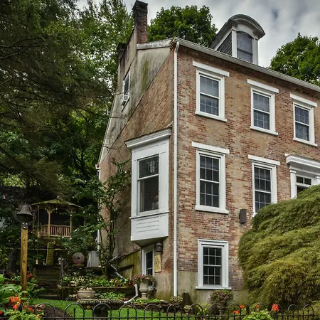 The Dolon House Bed & Breakfast!-2