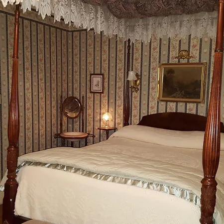 Holidae House Bed & Breakfast-3