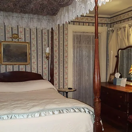 Holidae House Bed & Breakfast-2