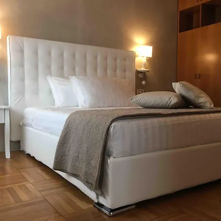 Ginevra Rooms-3