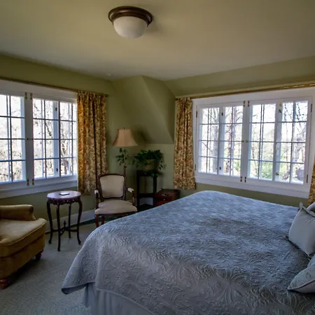 Four Mounds Inn-3