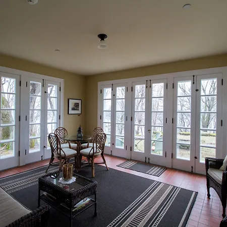 Four Mounds Inn-2
