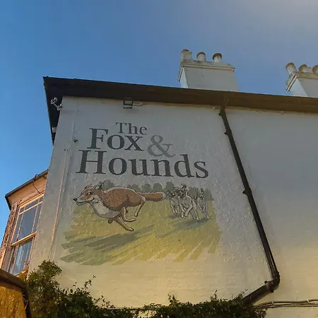 The Fox And Hounds-3