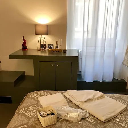 Relais Piazza Del Plebiscito B&B-2