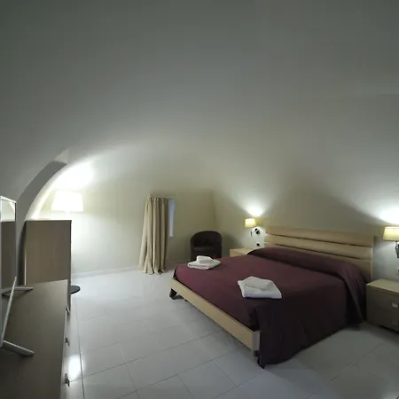 Gatto Bianco House-3