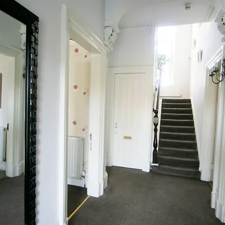 Dean Park Guest House-3