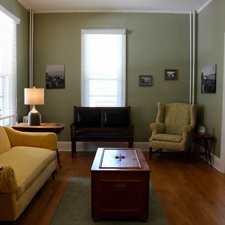 Pine Cottage Bed & Breakfast-3