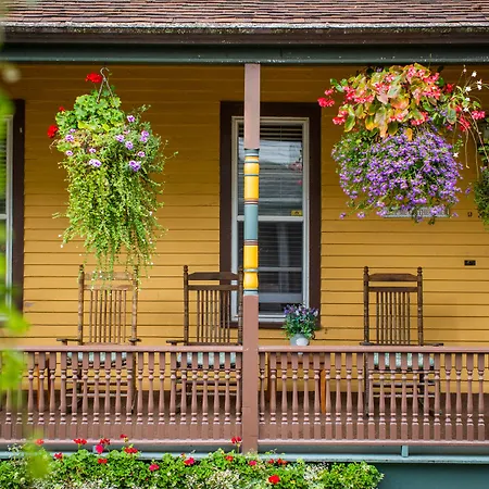 Pine Cottage Bed & Breakfast-3