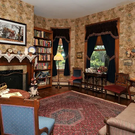Victorian Loft Bed And Breakfast-3