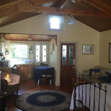 Braeside Garden Cottages-3