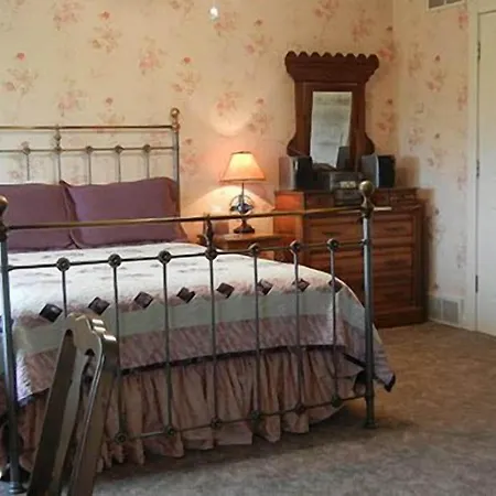 The Feathered Star Bed And Breakfast-3
