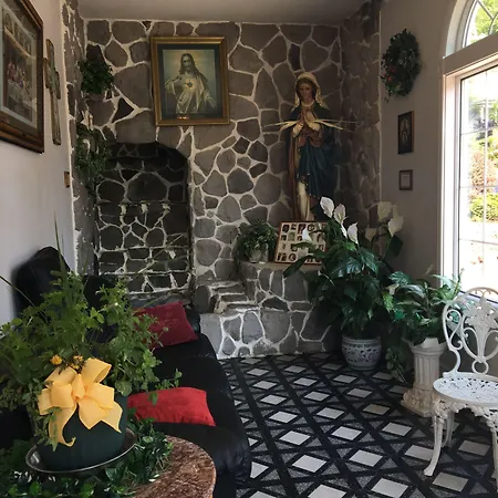 Maria'S Garden And Inn-3
